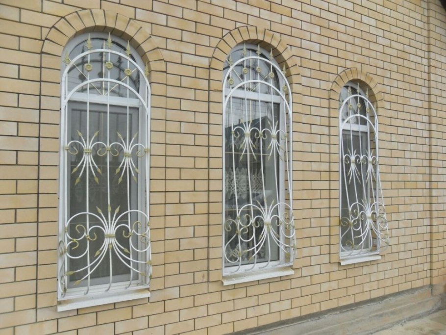 Решетки на окна в частный дом