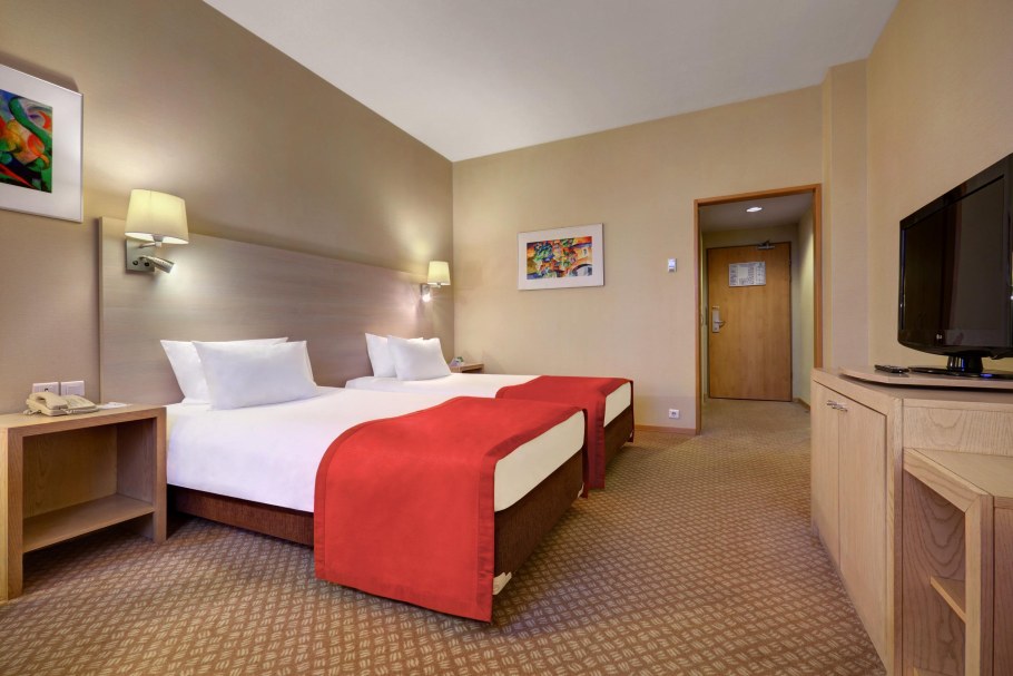 Холидей ИНН Лесная номера