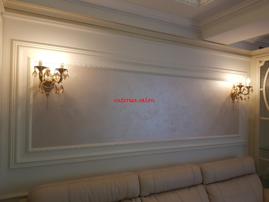 Декоративная штукатурка с молдингами