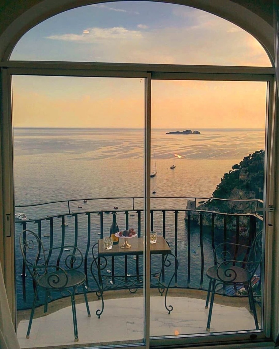 Окно на море