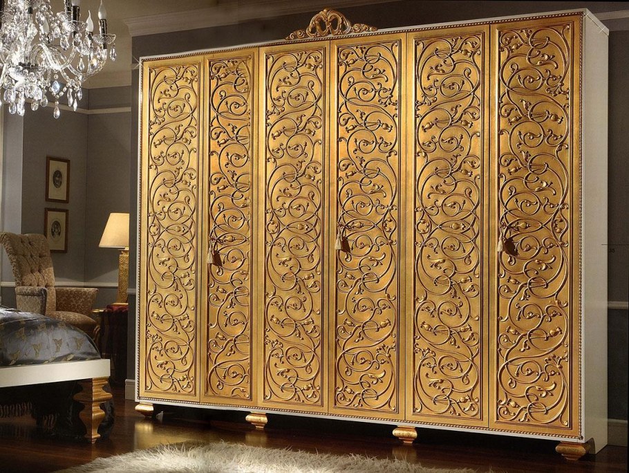 Шкаф купе с резными фасадами