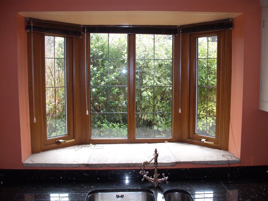 Эркерные пластиковые окна