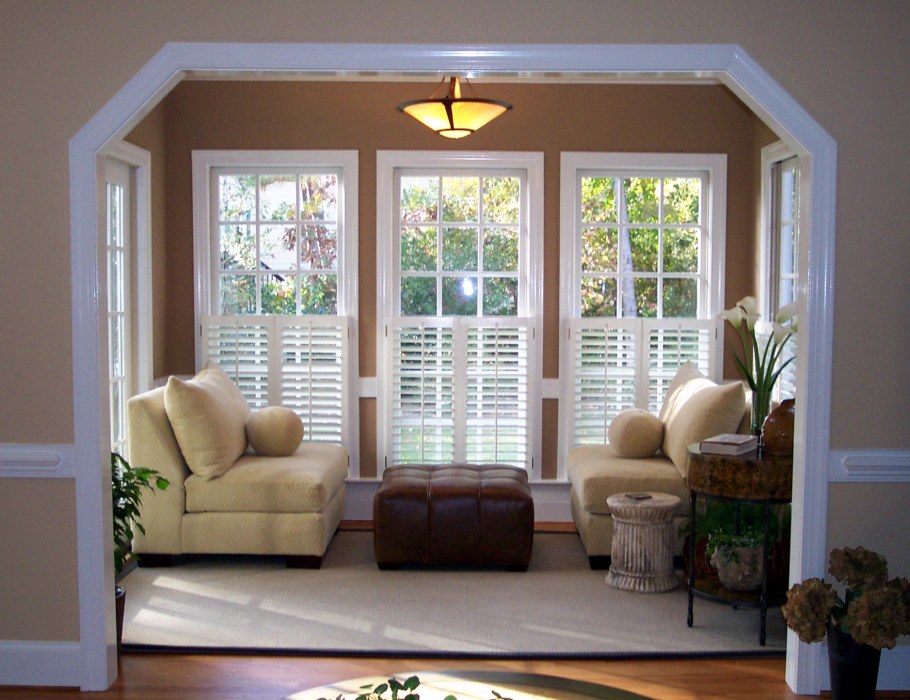 Дом окно эркер