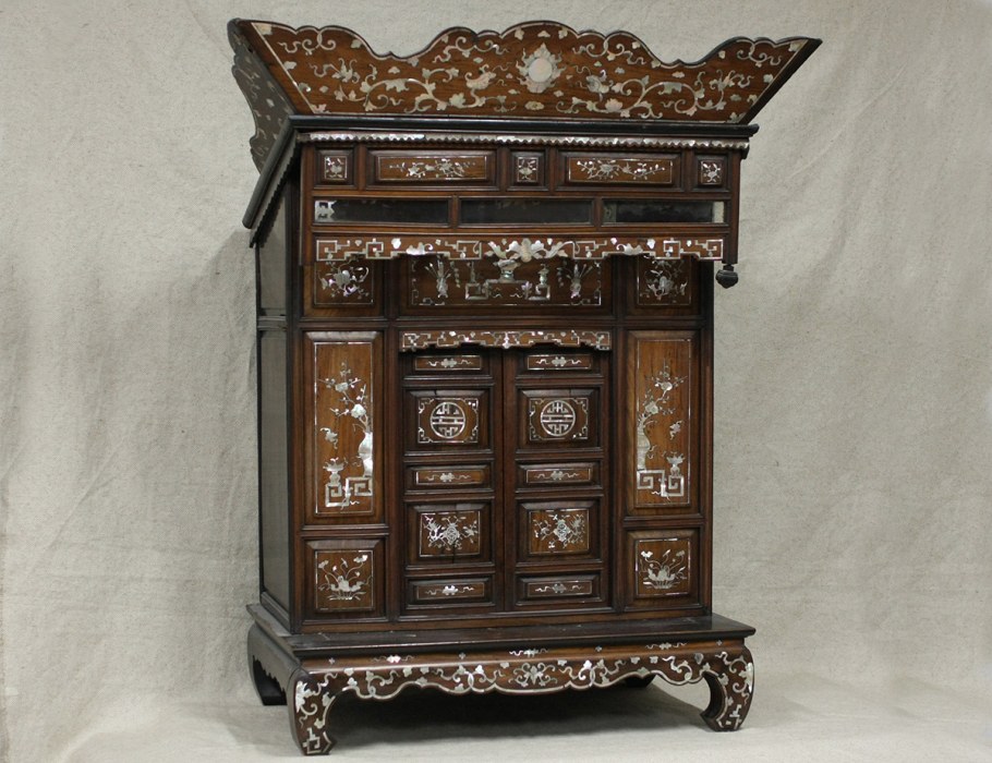 Старинный китайский шкаф