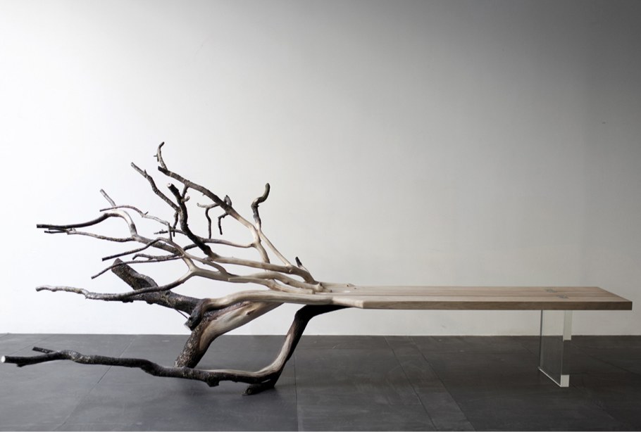 Столы из веток дерева