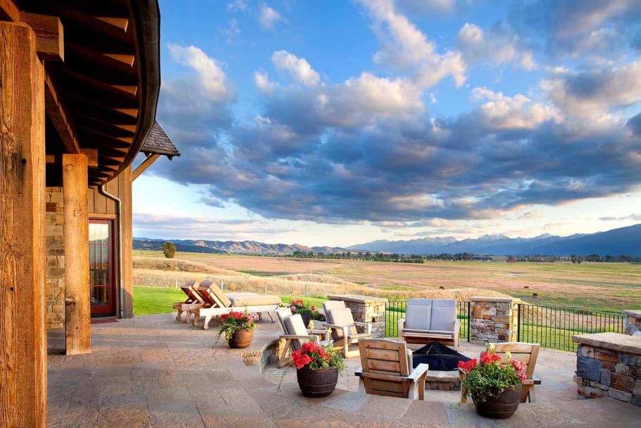 Деревенское ранчо дом