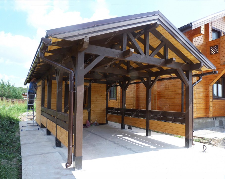 Навес для автомобиля из дерева