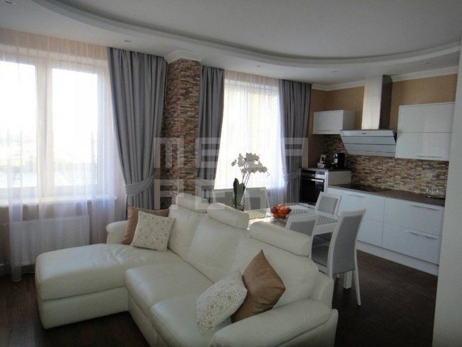 Шторы в гостиную объединенную с кухней