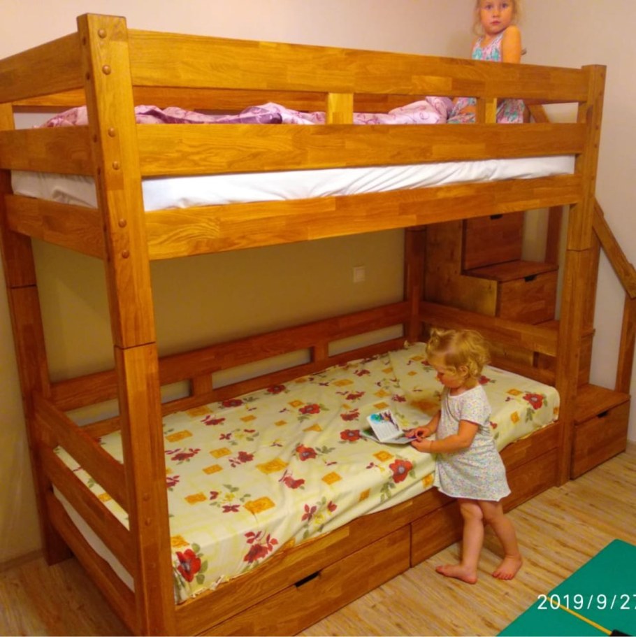 Двухъярусная кровать для детей из дуба