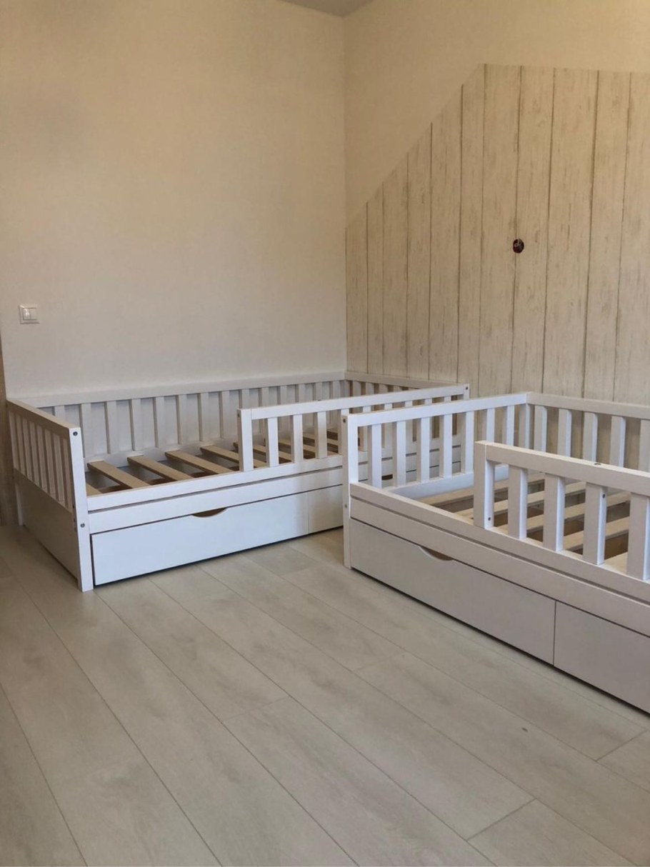 Кровать детская из массива