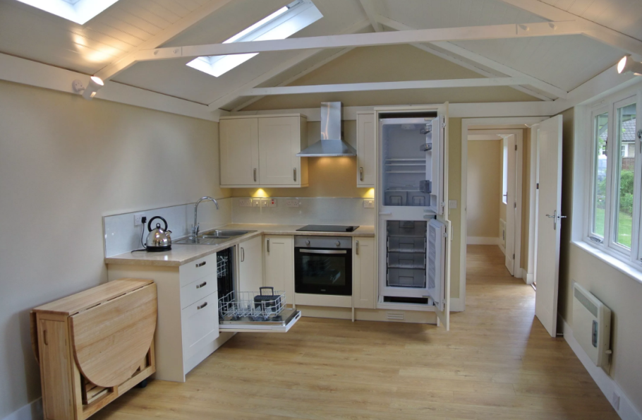 Переделка гаража в кухню