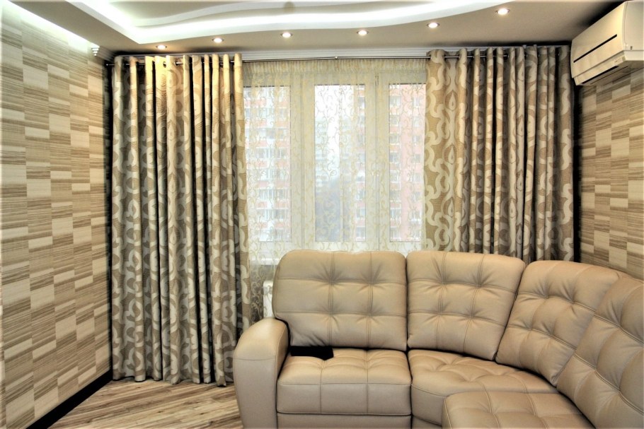 Карнизы для штор в зал