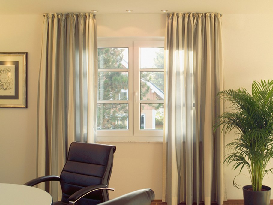 Потолочный карниз в комнате