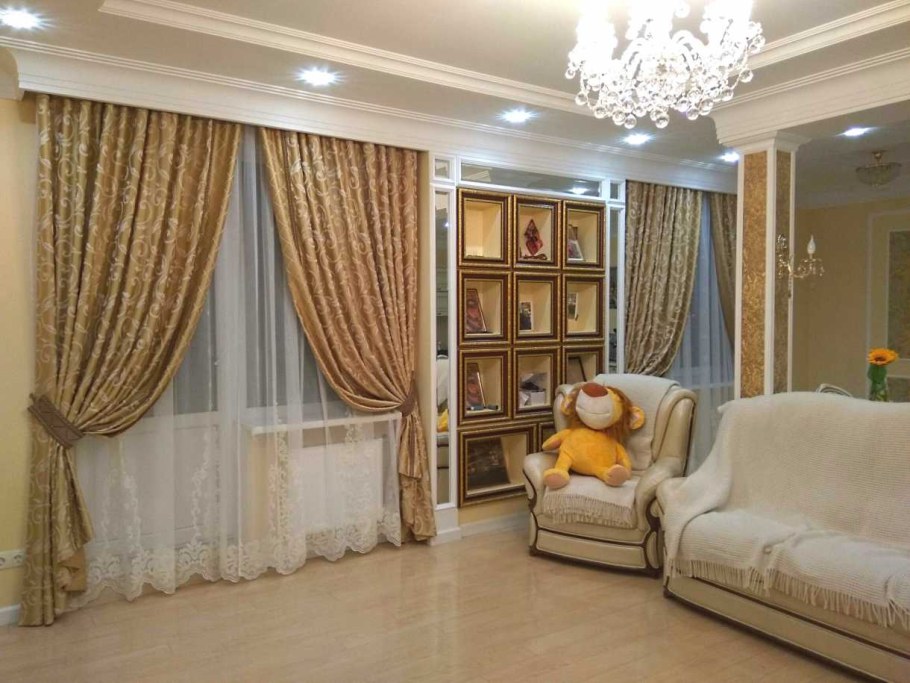 Карнизы в интерьере гостиной