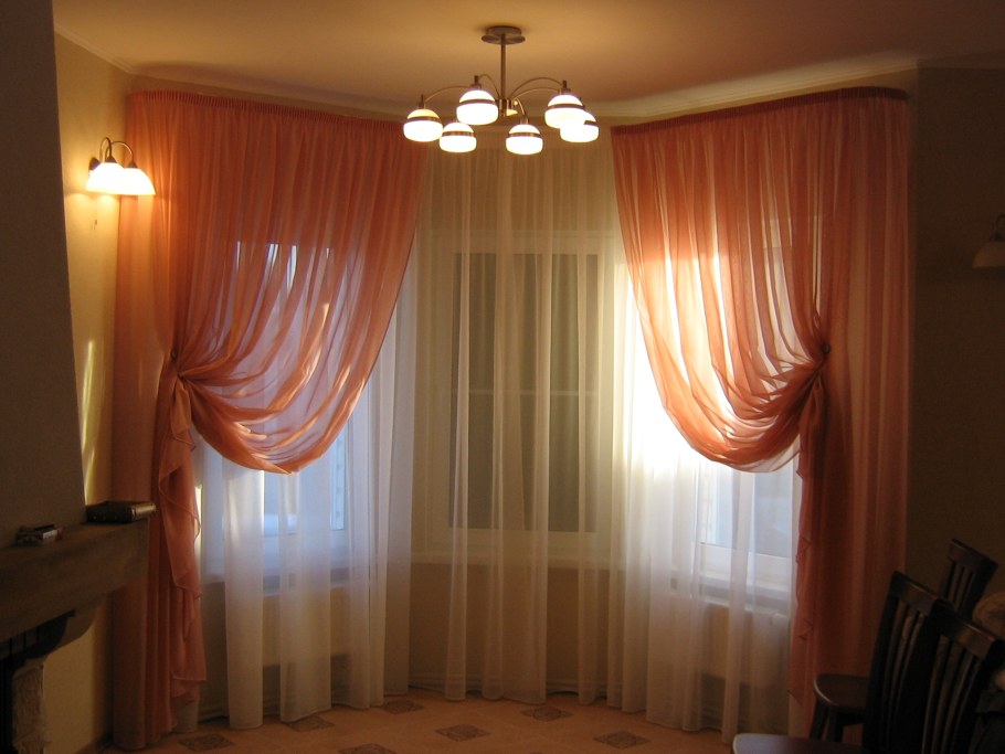 Потолочный карниз на два окна