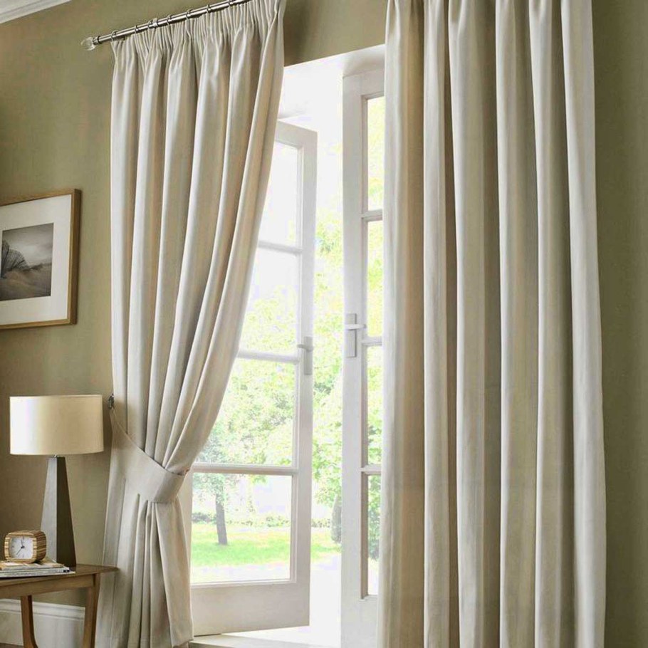 Карнизы для штор в интерьере