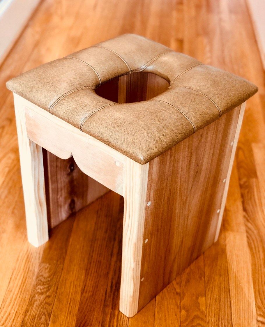 Стульчик для Йонистим