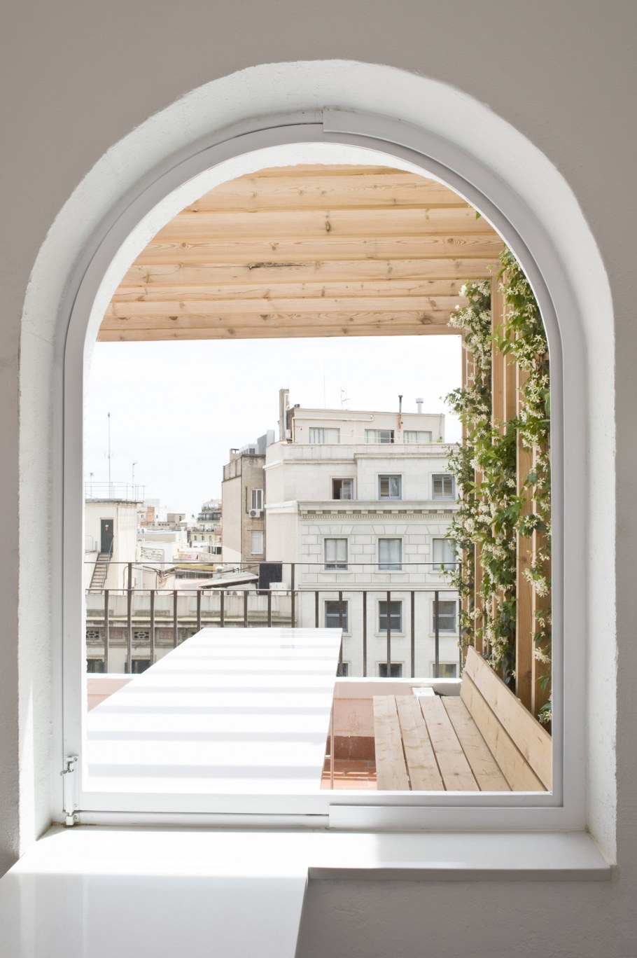 Арочные окна в интерьере