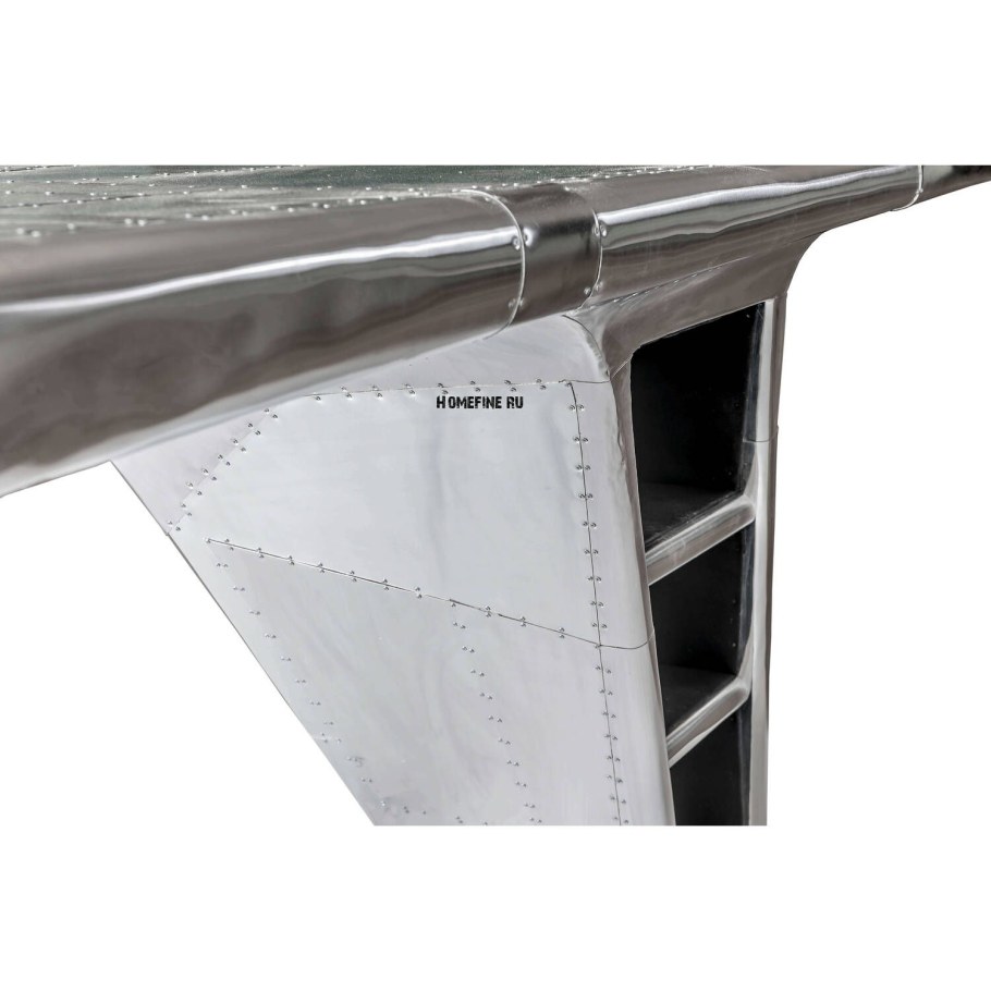 Стол в авиационном стиле