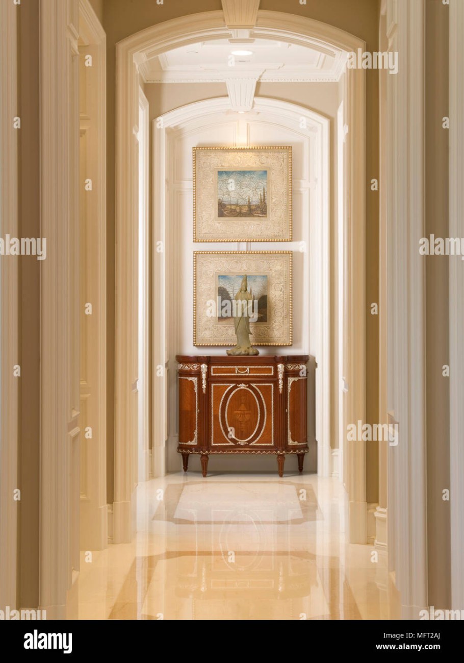 Арка межкомнатная из Монте Кьяро камня