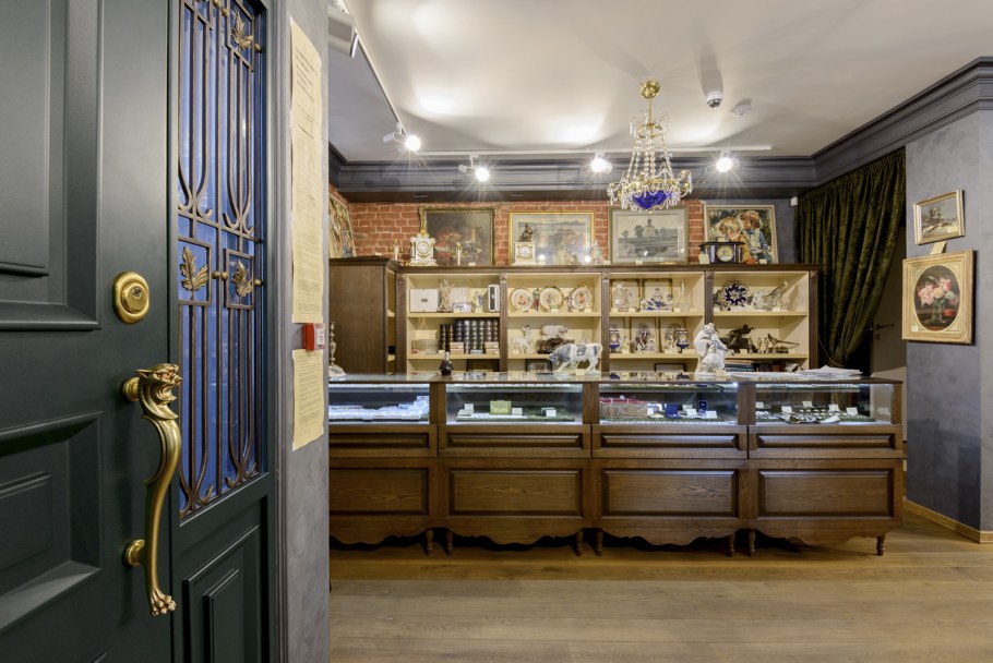 Интерьер антикварного магазина