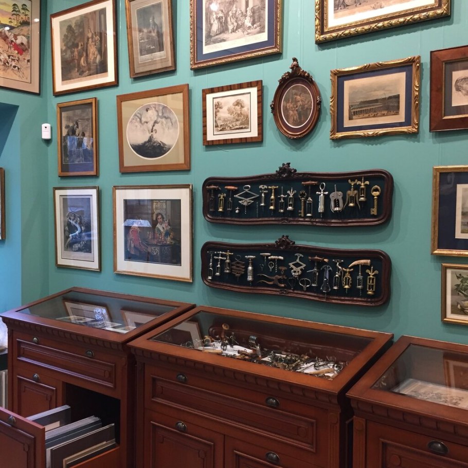 Антиквариат в Москве