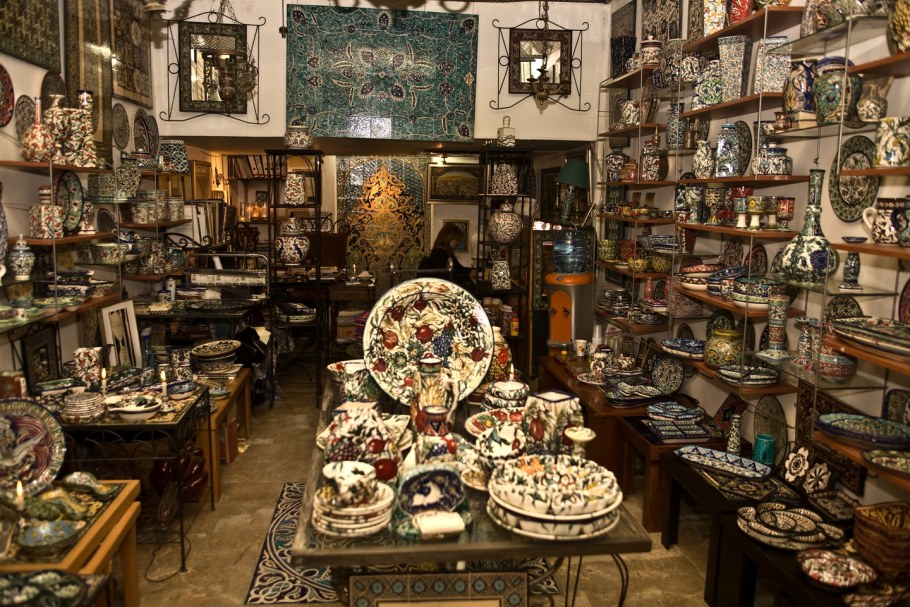 Магазинчики с антиквариатом