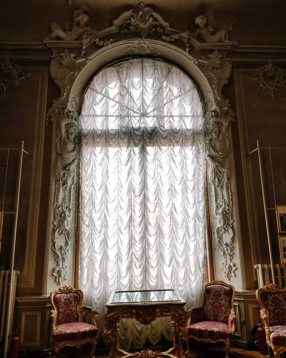 Интерьеры дворца Белосельских