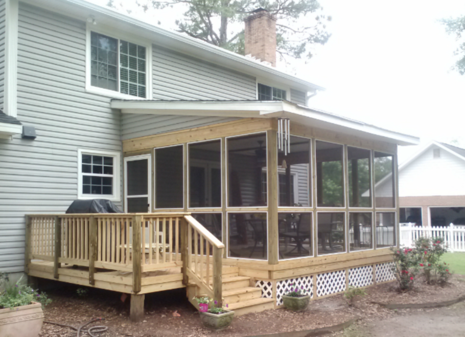 Крытая веранда с крыльцом