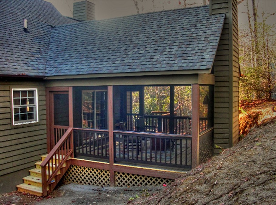 Закрытая веранда с крыльцом