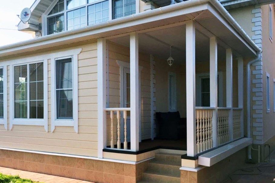 Закрытая веранда с крыльцом