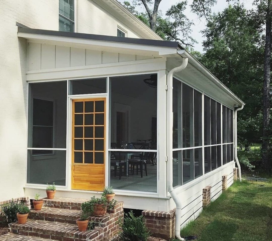 Закрытая веранда пристроенная к дому