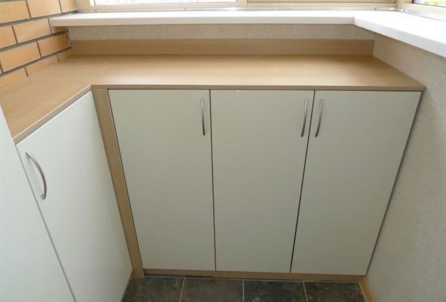 Угловая тумба на балкон