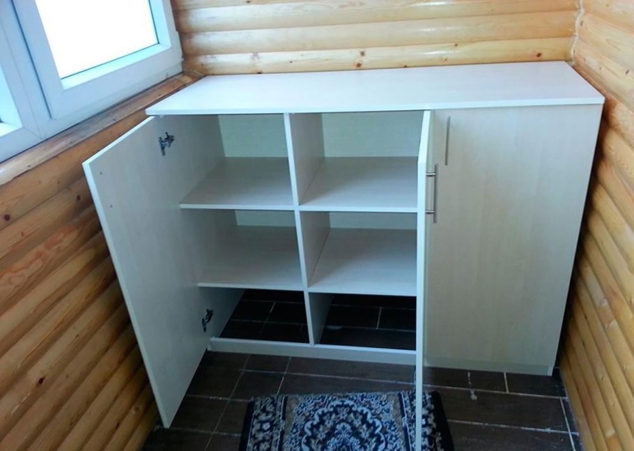 Шкафы тумбочки на балконе