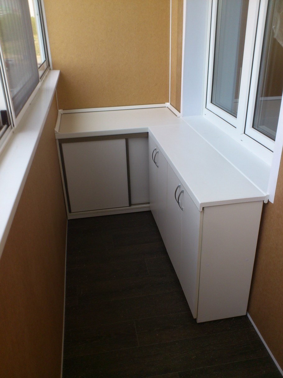 Встроенная тумба на балкон