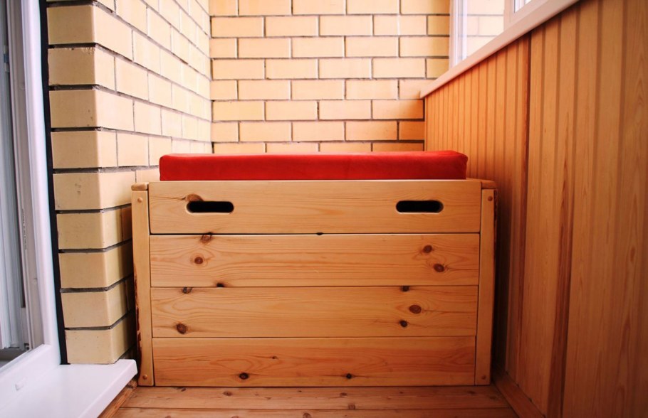 Ящик на балкон с сиденьем