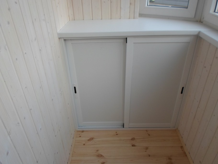 Пластиковые тумбы для балкона