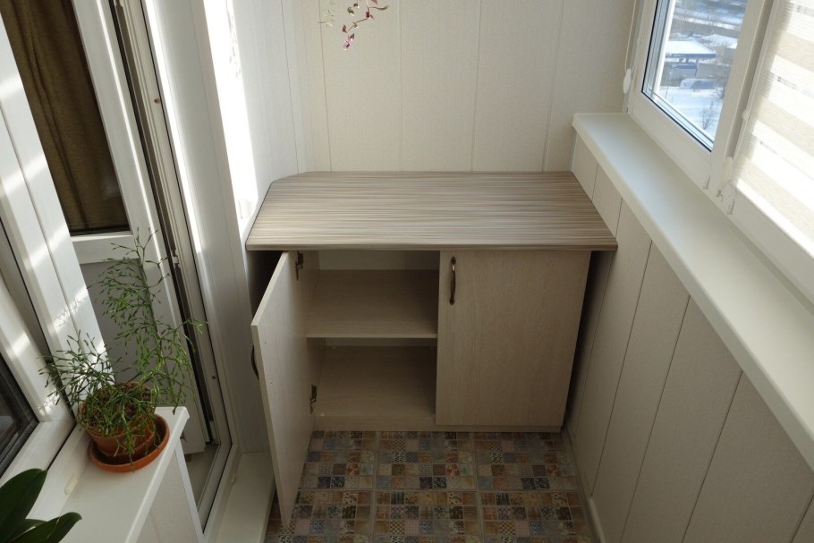 Тумбочка на балкон