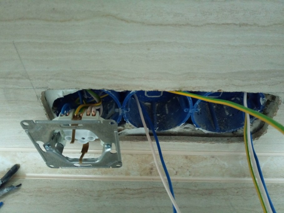 Розетки в пластиковых панелях