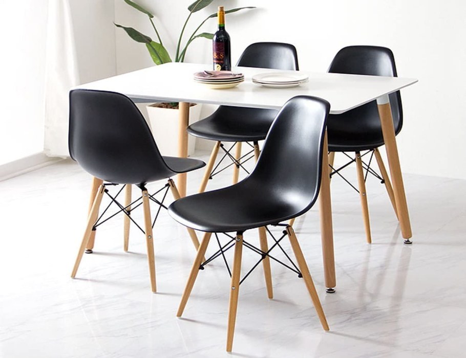 Обеденная группа стол Dix и 4 стула Eames DSW