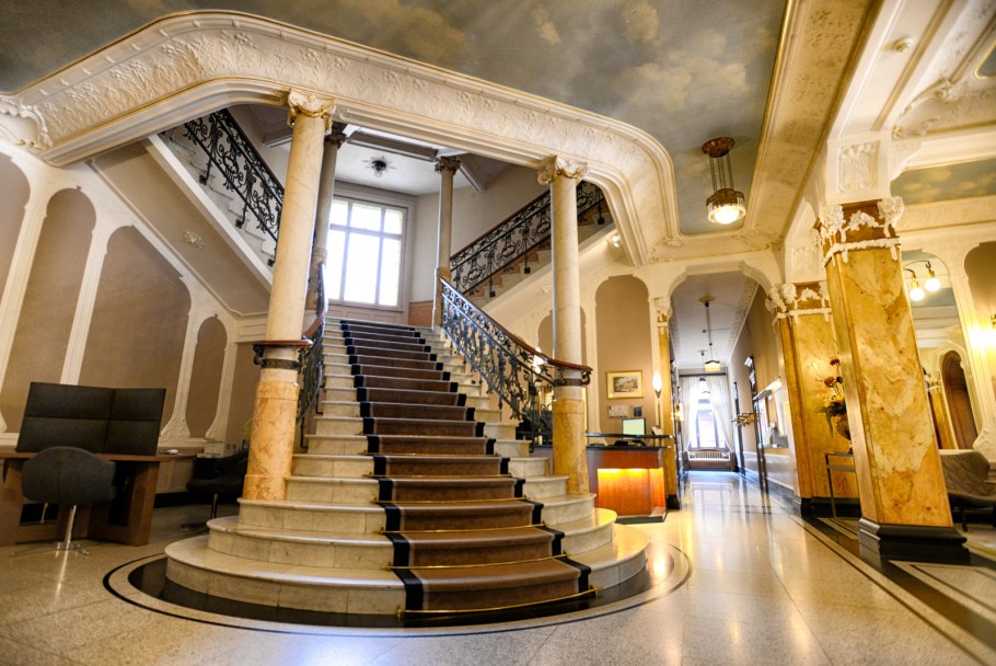 Мосс отель лестница