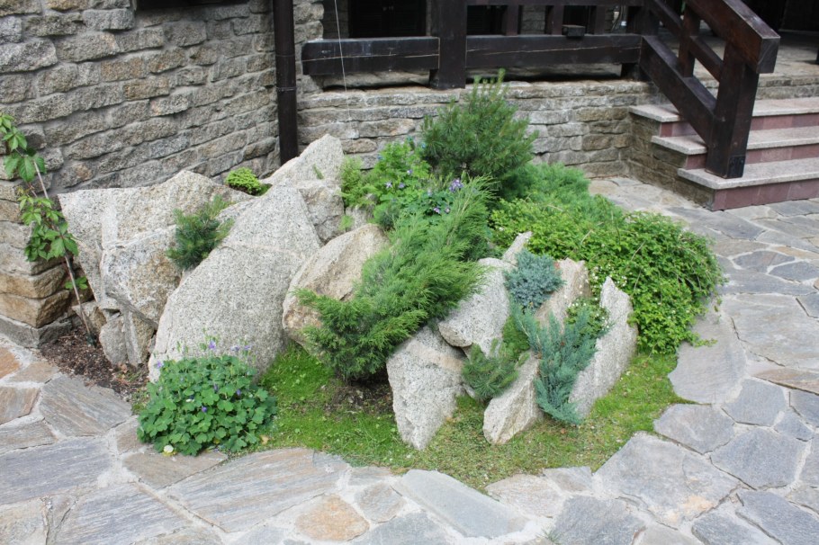 Рокарий с песчаником