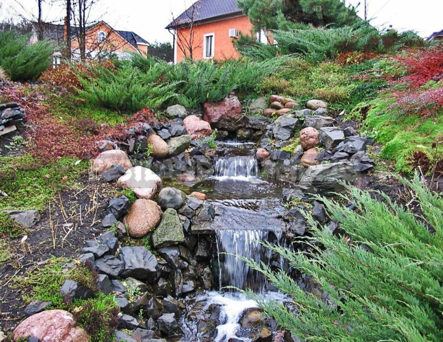 Водопад, сухой ручей, прудик