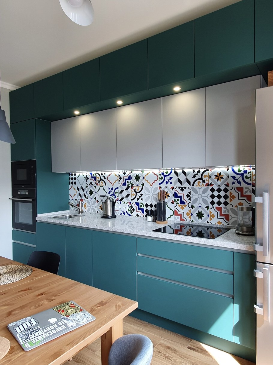 Бирюзовая кухня в интерьере