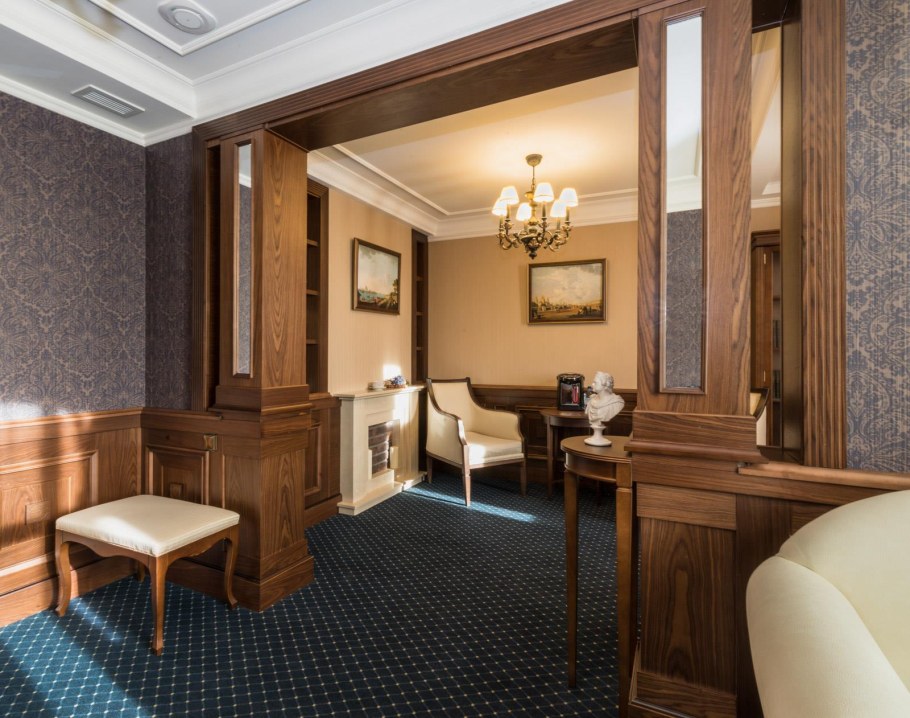 Аглая Кортъярд отель