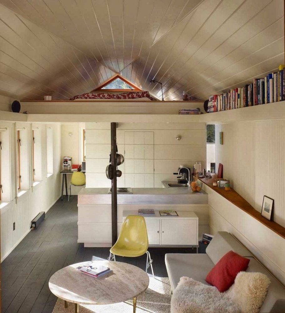 Интерьер второго этажа в гараже