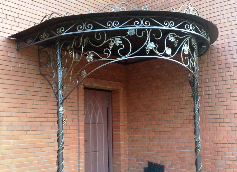 Кованый уголок для козырька