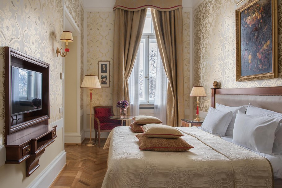 Михайловская 1/7 Гранд отель Европа