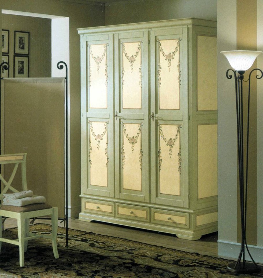 Шкаф 3-х СТВ. Платяной шкаф