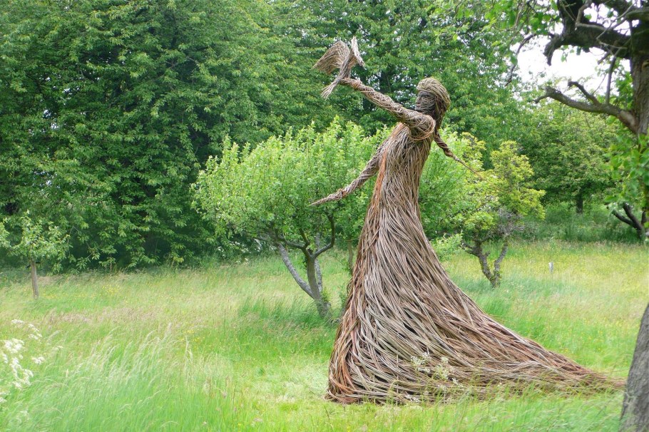 Фигуры из ивовых прутьев